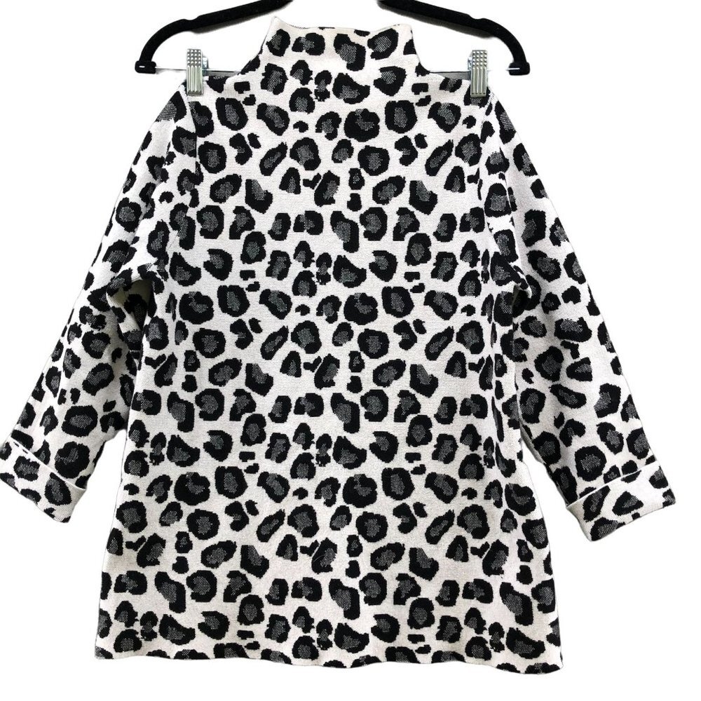 Tahari Sweater Womens Medium M Leopard Print Mock Neck Contemporary Tunic